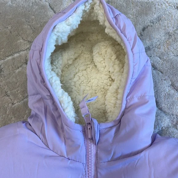 New Eddie Bauer girls jacket in size 6. Lilac purple.